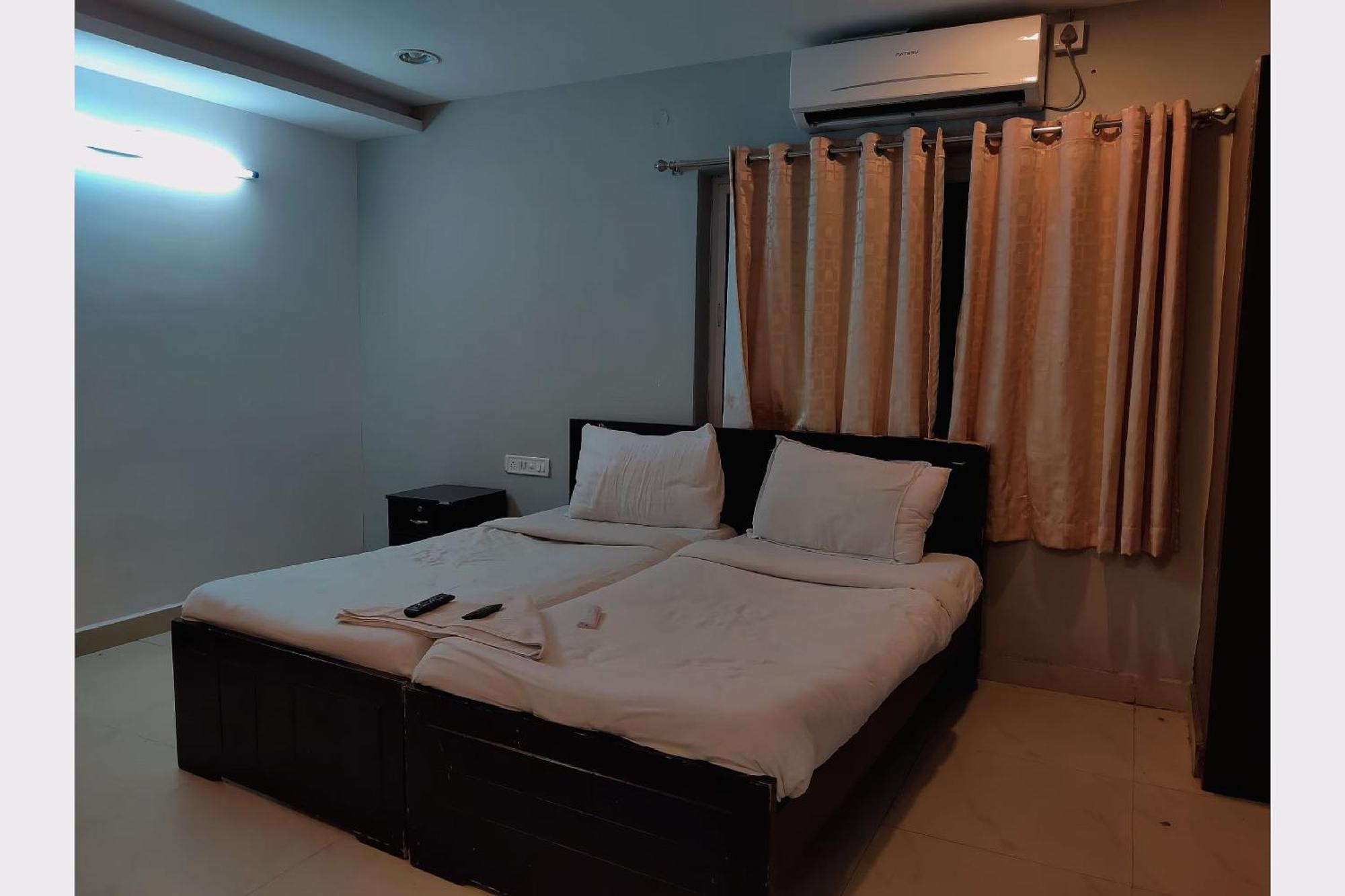 Capital O 44354 Jubilee Banjara Suites Hyderabad Bagian luar foto